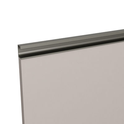 Apparecchiature in alluminio con manica a LED