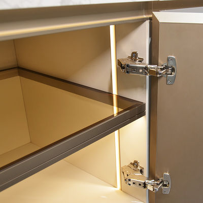 Scaffali da cucina modulari in alluminio in stile minimalista